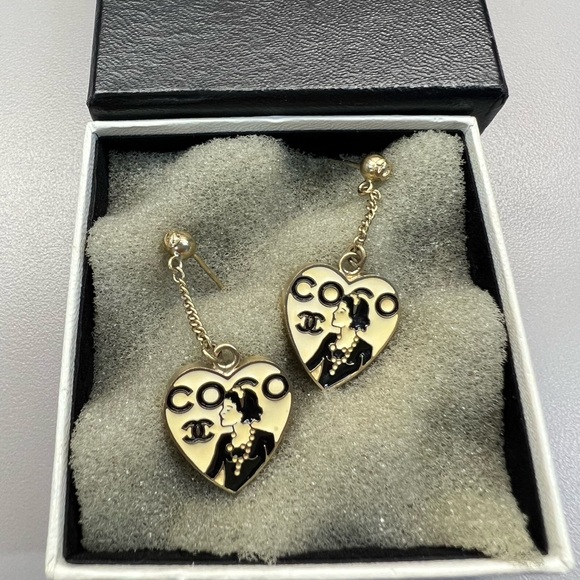 CHANEL Enamel Coco Mademoiselle Heart Dangle Earrings Black Gold - Picture 4 of 13